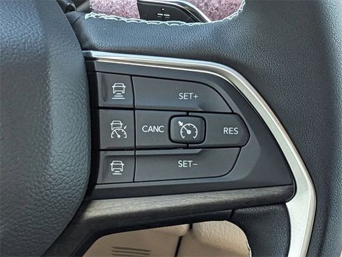 New 2025 Jeep Grand Cherokee Limited image 18