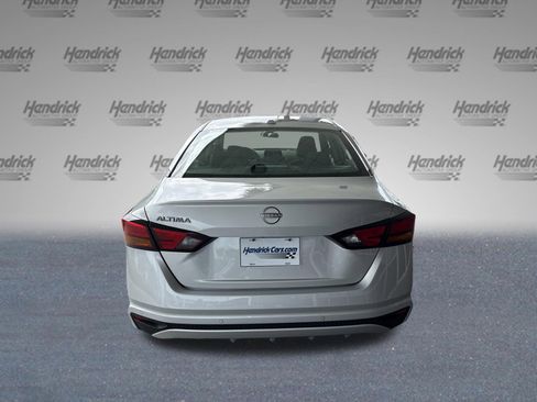 Used 2025 Nissan Altima 2.5 SV FWD image 8