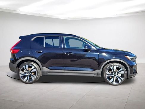 Used 2024 Volvo XC40 B5 Plus w/ Climate Package image 8