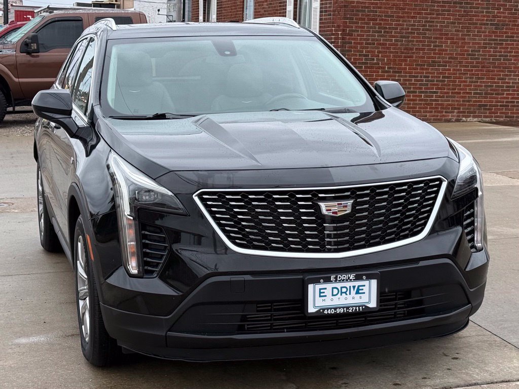 Used 2019 Cadillac XT4 Luxury w/ Cold Weather Package AWD/4WD image 4