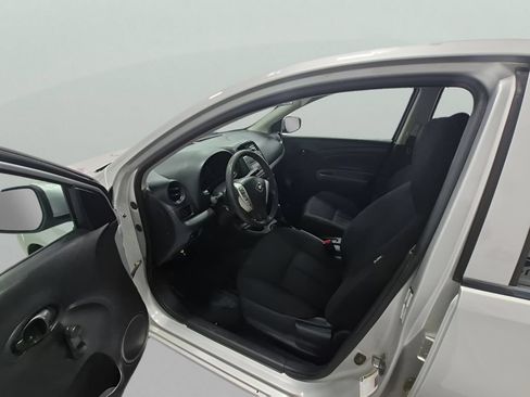 Used 2016 Nissan Versa S FWD image 10