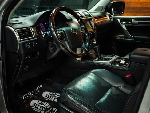 Used 2018 Lexus GX 460 image 8