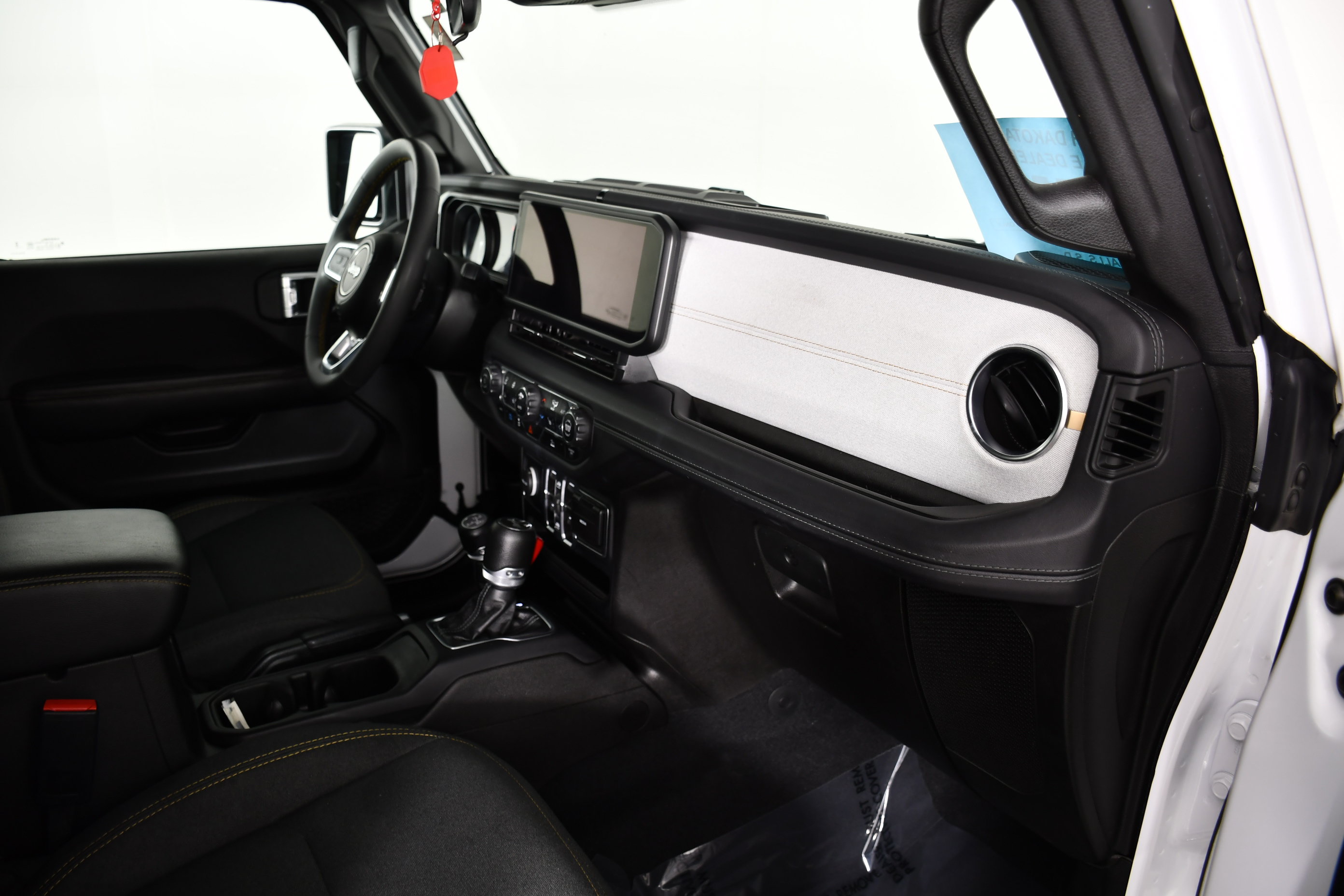 Used 2024 Jeep Wrangler Unlimited Sahara AWD/4WD image 40