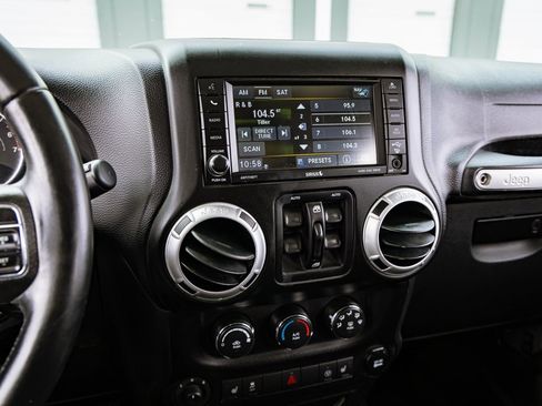 Used 2015 Jeep Wrangler Unlimited Sahara w/ Dual Top Group image 13