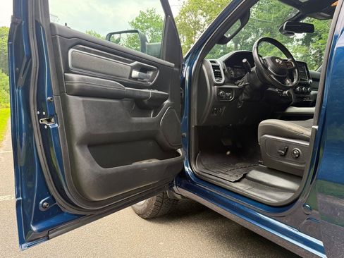 Used 2019 RAM 1500 Big Horn AWD/4WD image 11