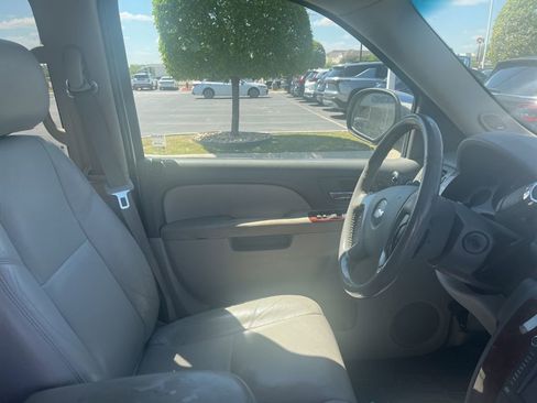 Used 2012 Chevrolet Tahoe LTZ image 4