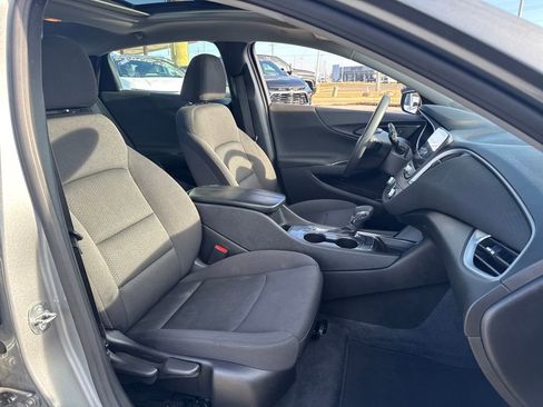 Used 2024 Chevrolet Malibu LT image 12