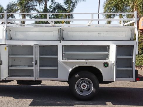 Used 2022 GMC Sierra 3500 Pro w/ Convenience Package image 6