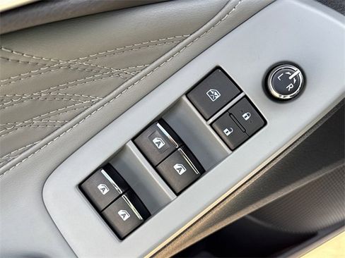 Used 2019 Toyota Avalon Limited image 20