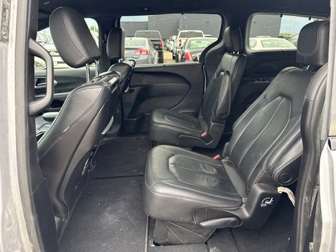 Used 2020 Chrysler Pacifica Touring-L w/ Advanced Safetytec Group AWD/4WD image 11