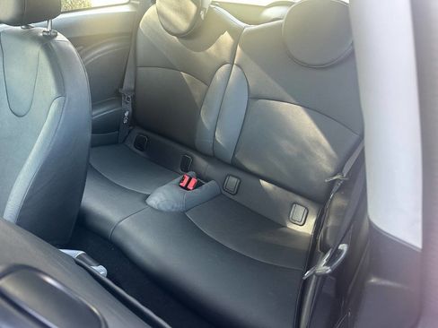 Used 2010 MINI Cooper Hardtop image 9