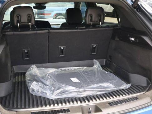 Used 2025 Cadillac XT4 Sport w/ Technology Package FWD image 26