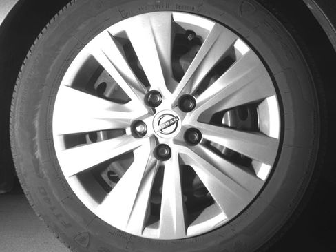 Used 2025 Nissan Sentra S FWD image 13