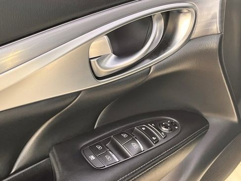 Certified 2019 INFINITI Q70 Luxe image 10