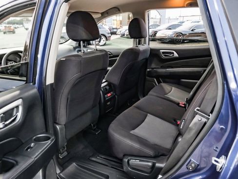 Used 2020 Nissan Pathfinder S image 41