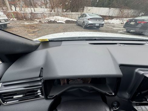 Used 2025 Toyota Camry SE image 30