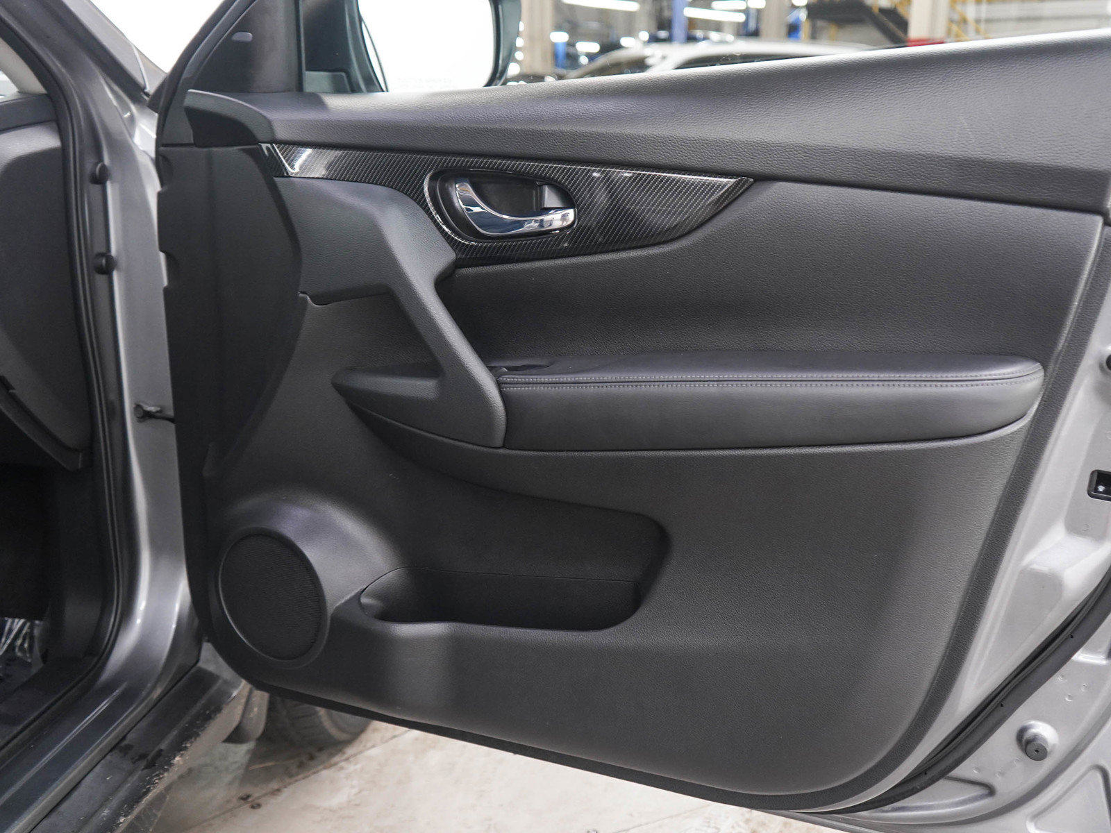 Used 2017 Nissan Rogue SL AWD/4WD image 9