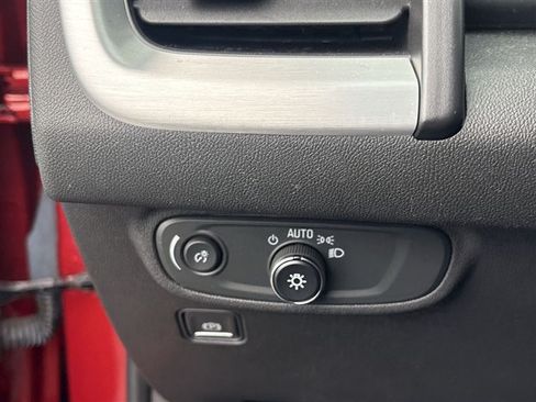 Used 2023 GMC Terrain SLE w/ Driver Convenience Package FWD image 17