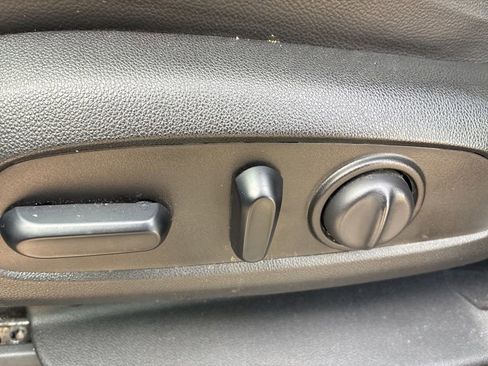 Used 2021 Chevrolet Traverse LT w/ LT Premium Package image 6