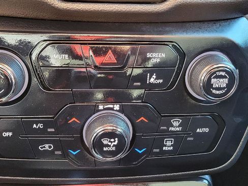 Used 2022 Jeep Renegade Altitude w/ Convenience Group image 17