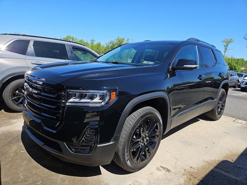 Certified 2023 GMC Acadia SLE w/ Driver Convenience Package AWD/4WD image 3