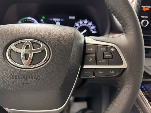 Used 2026 Toyota Sienna XLE image 27