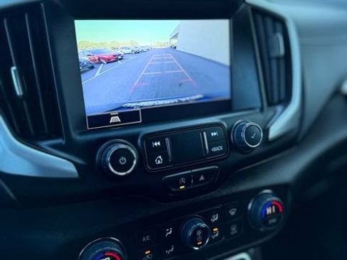 Used 2024 GMC Terrain SLE w/ Driver Convenience Package AWD/4WD image 11