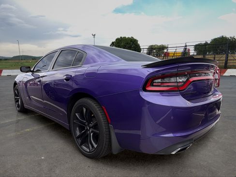Used 2018 Dodge Charger SXT w/ Blacktop Package RWD image 4