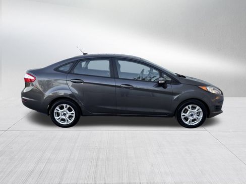 Used 2015 Ford Fiesta SE image 5