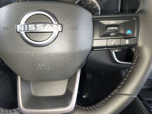 Used 2025 Nissan Rogue SV FWD image 25