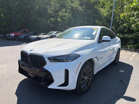 Used 2024 BMW X6 xDrive40i w/ Premium Package AWD/4WD image 3