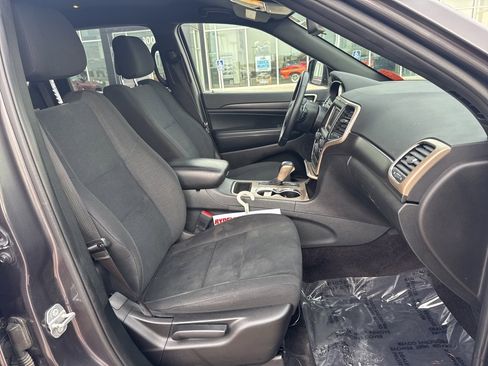 Used 2016 Jeep Grand Cherokee Laredo w/ Quick Order Package 23E image 24