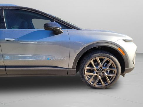 New 2026 Chevrolet Equinox EV LT image 15