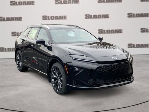 New 2025 Toyota Crown Signia image 7