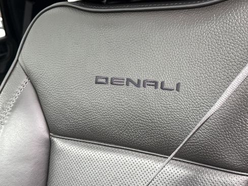 Used 2023 GMC Yukon Denali image 17