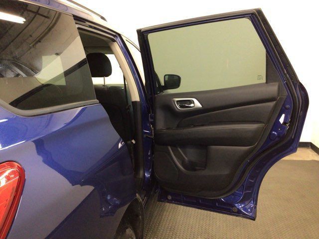 Used 2020 Nissan Pathfinder S AWD/4WD image 11