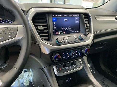 Used 2023 GMC Acadia SLT image 24