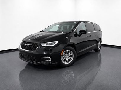 Used 2026 Chrysler Pacifica Select
