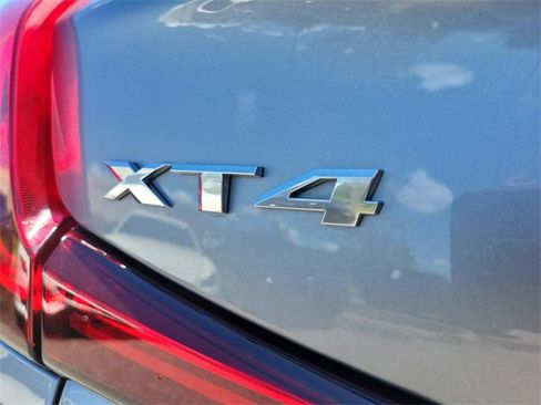 Used 2024 Cadillac XT4 Premium Luxury image 6