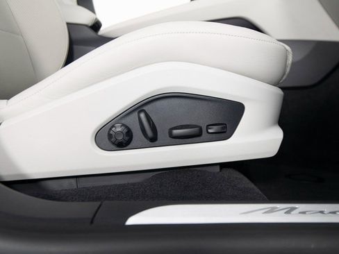 Certified 2025 Porsche Macan 4S Electric image 35