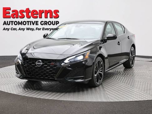 Used 2023 Nissan Altima 2.5 SR AWD/4WD image 1