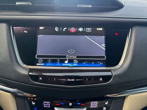 Used 2017 Cadillac XT5 Premium Luxury FWD image 25