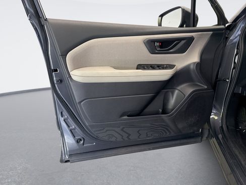 Used 2025 Subaru Forester AWD/4WD image 9