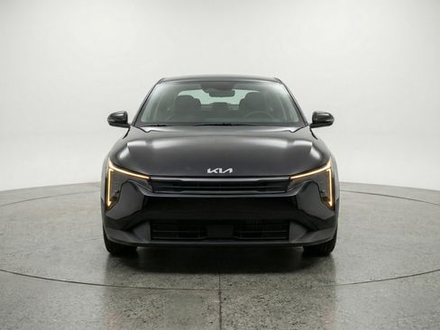 Used 2025 Kia K4 LXS image 2