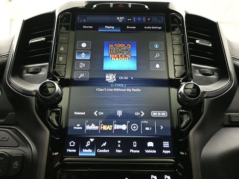 Used 2023 RAM 1500 Laramie AWD/4WD image 36