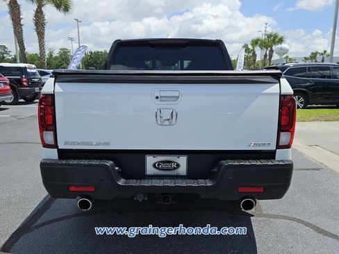 Used 2021 Honda Ridgeline Black Edition image 4