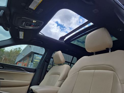 Used 2023 Jeep Grand Cherokee 4WD 4xe w/ Luxury Tech Group II image 34
