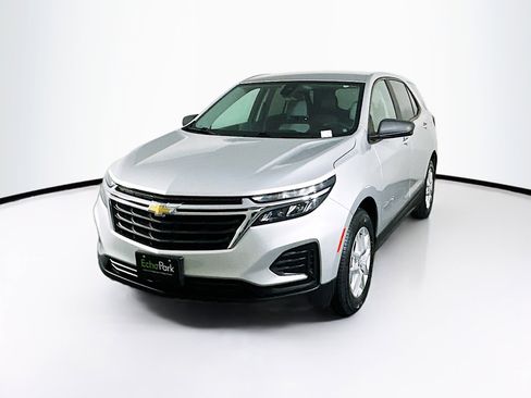 Used 2022 Chevrolet Equinox LS w/ LS Convenience Package image 3