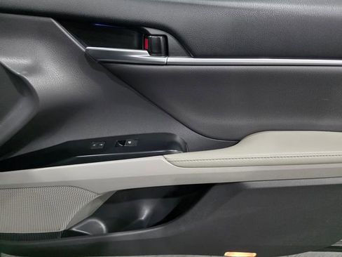 Used 2020 Toyota Camry XLE w/ Navigation Package FWD image 13