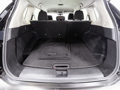 Used 2023 Nissan Rogue SV image 9